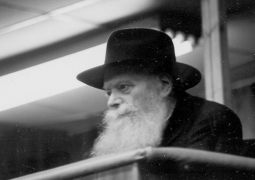 בקשר עם כ"ח טבת - הופיע היכל המלך חוברת י"א